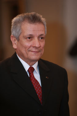 03.JPG (11867 bytes)