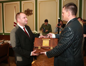 BUDZETS.JPG (18512 bytes)