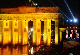 02.JPG (25027 bytes)