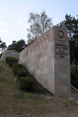 04.JPG (24998 bytes)