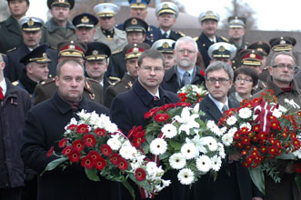 02.JPG (29959 bytes)