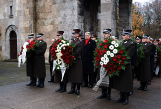 02.JPG (24824 bytes)