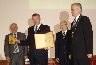 LZA.JPG (14536 bytes)