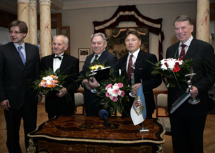 PAS.JPG (21790 bytes)