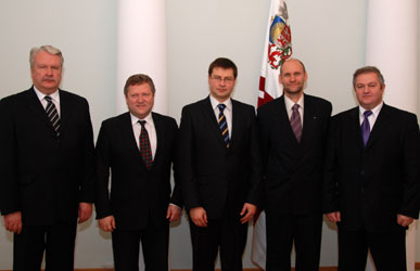 01.JPG (16480 bytes)