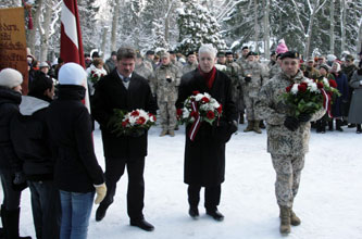 01.JPG (25740 bytes)