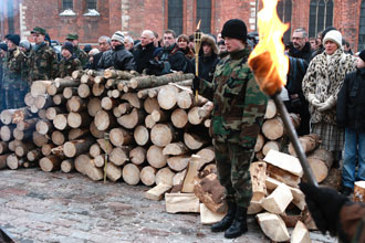 04.JPG (33264 bytes)