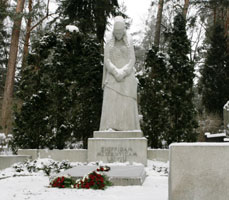 02.JPG (17191 bytes)