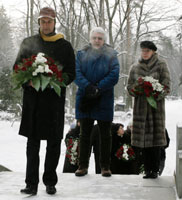 03.JPG (12827 bytes)